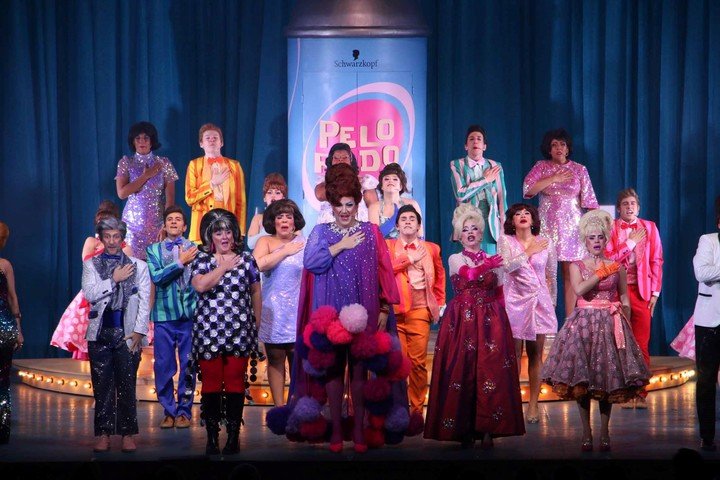 "Hairspray", en su saludo final. Sigue en cartel en el Coliseo. Foto: Movilpress