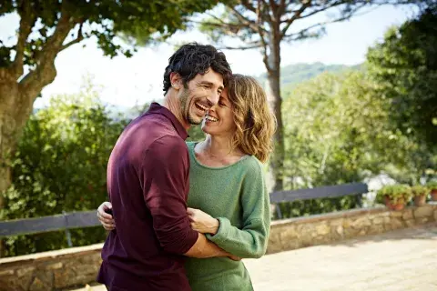 pareja se rie