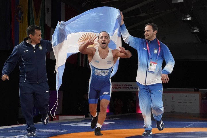 Arsen Julfalakian celebra el oro suramericano como si estuviera en su casa. Foto: Fernando de la Orden 